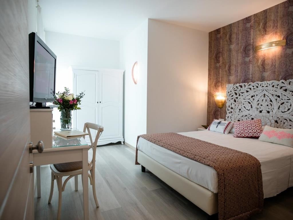 rooms-standard-double-room