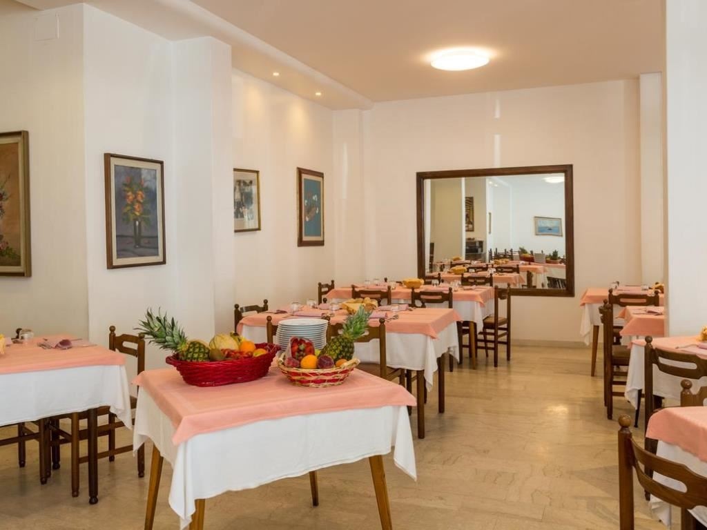 restaurants-restaurant