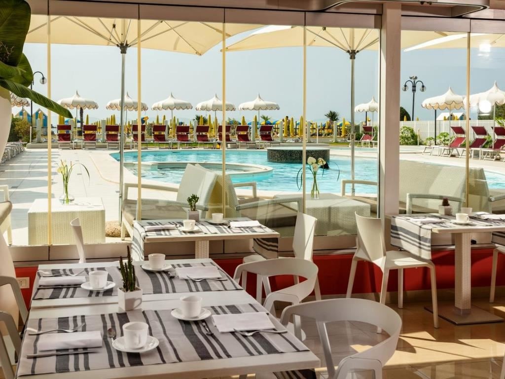 restaurants-restaurant