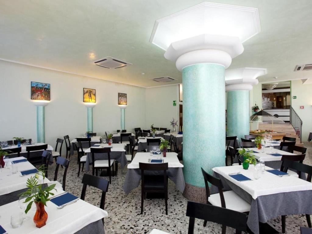 restaurants-restaurant