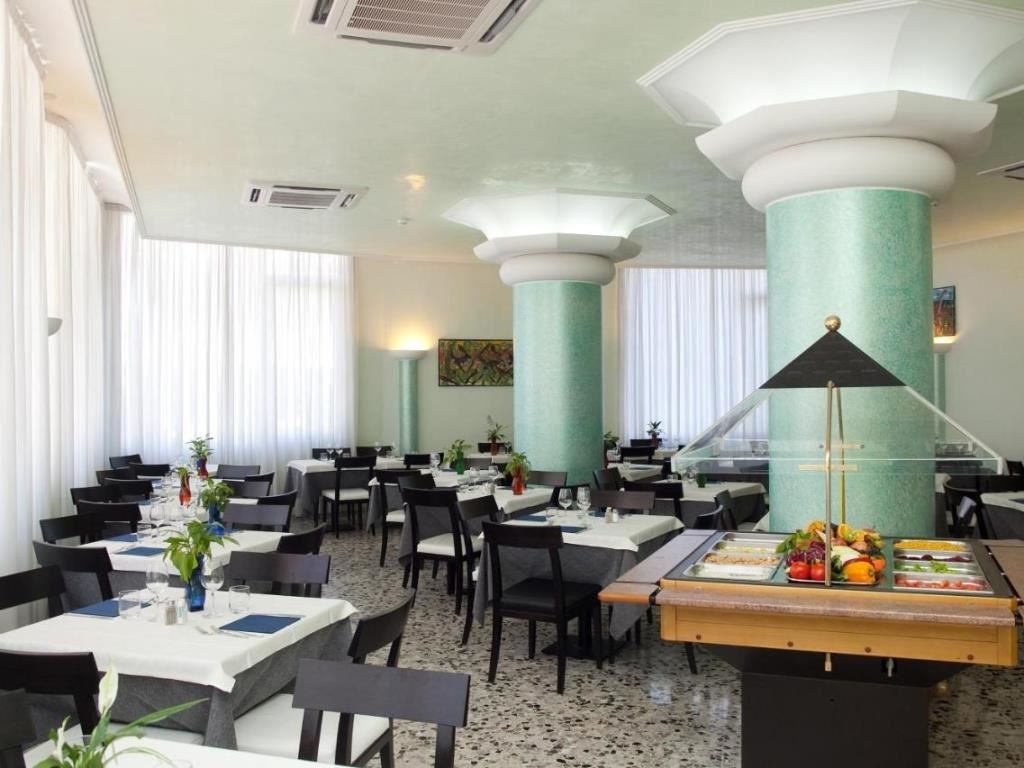 restaurants-restaurant