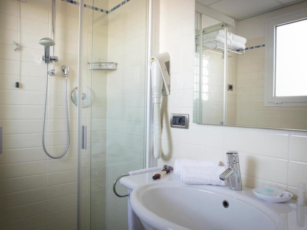 rooms-standard-room-balcony