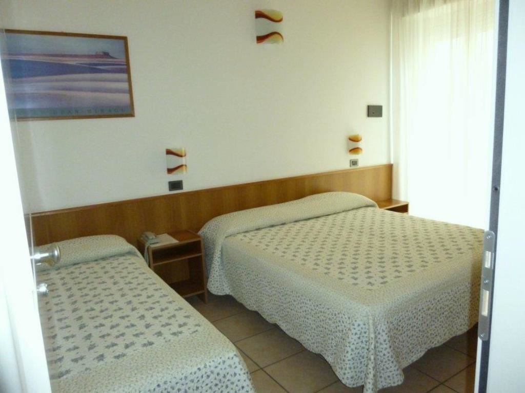 rooms-standard-room-with-balcony-34-pax