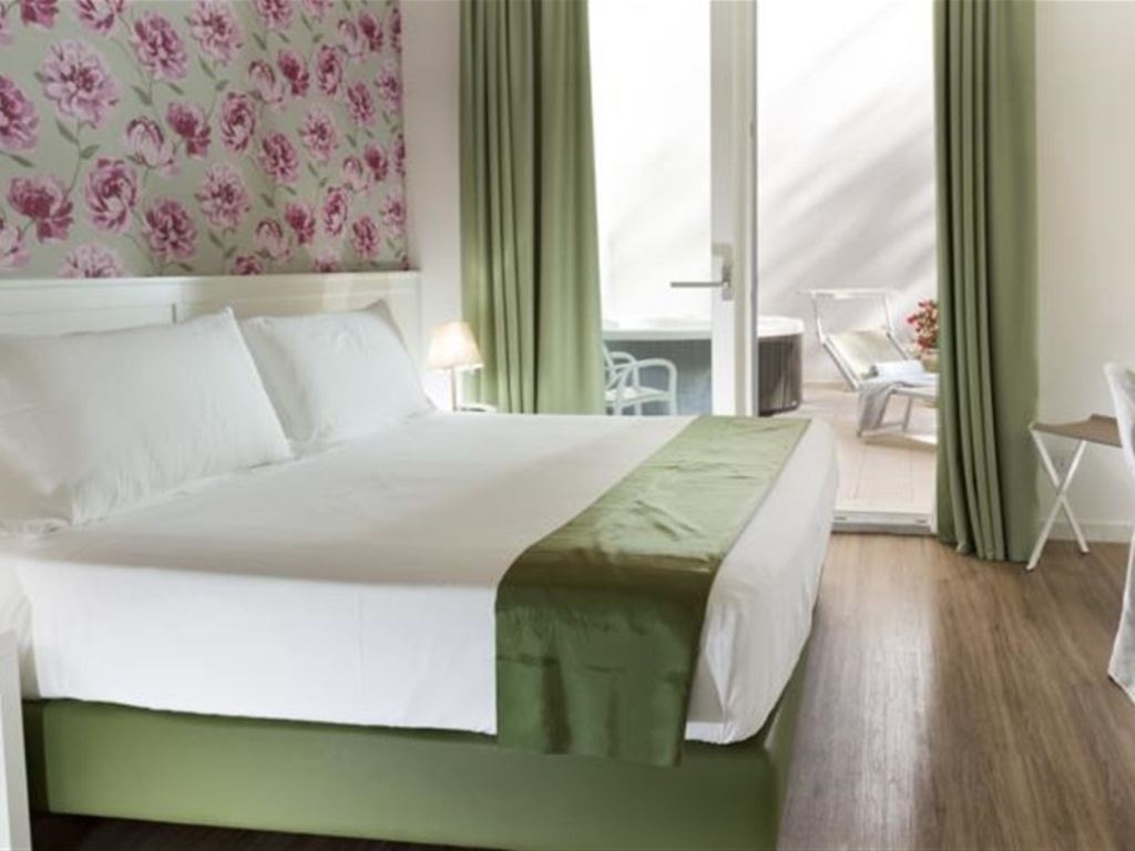 rooms-superior-room-with-balcony