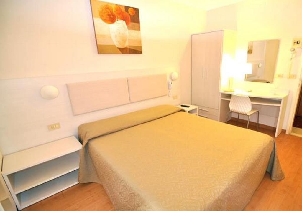 rooms-sport-room-with-balcony