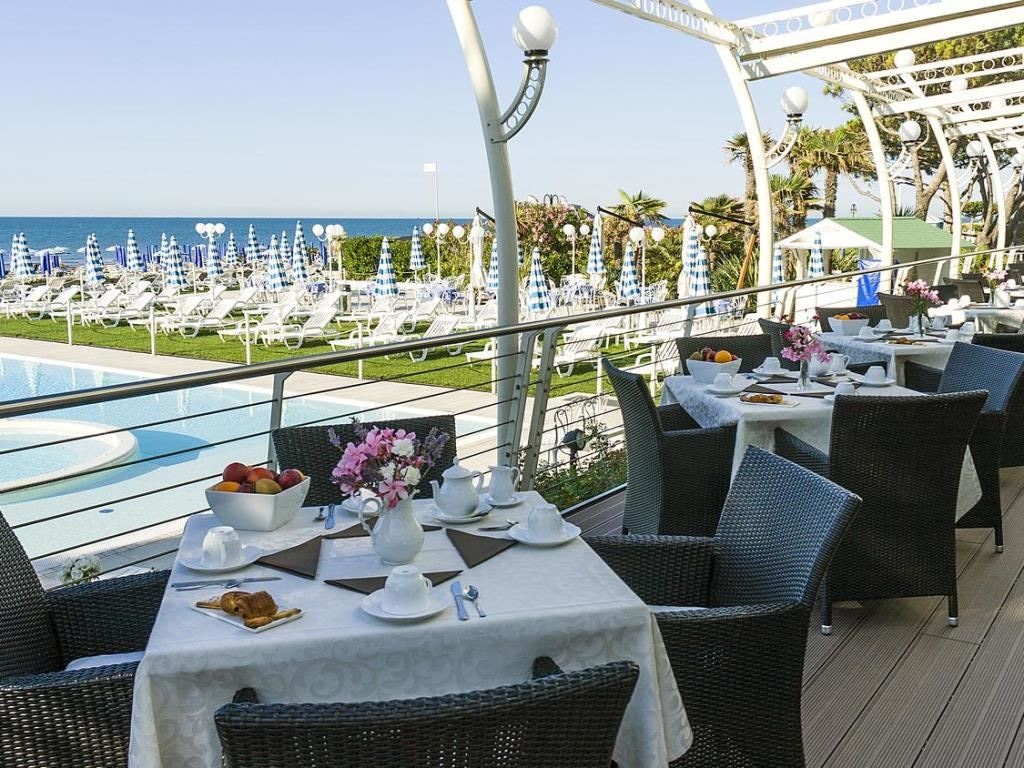 restaurants-restaurant