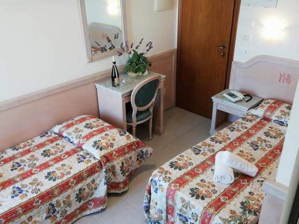 rooms-standard-room-with-balcony