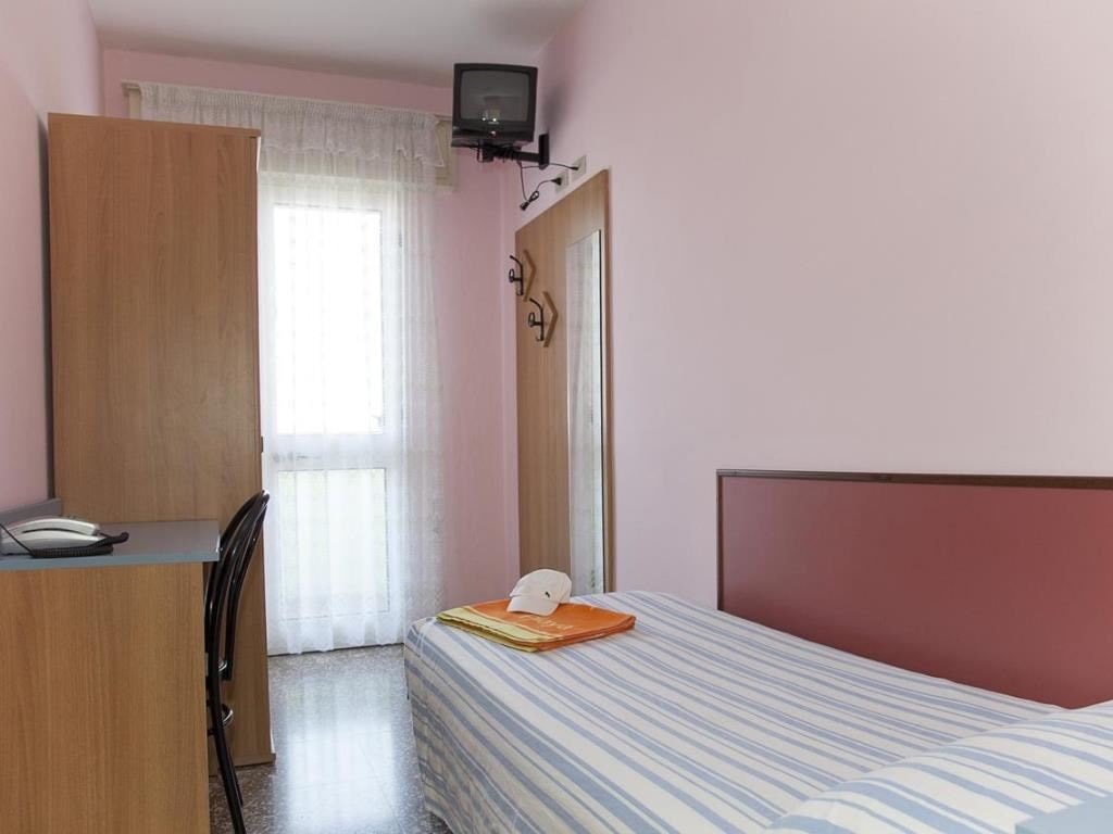 rooms-single-room-with-balcony