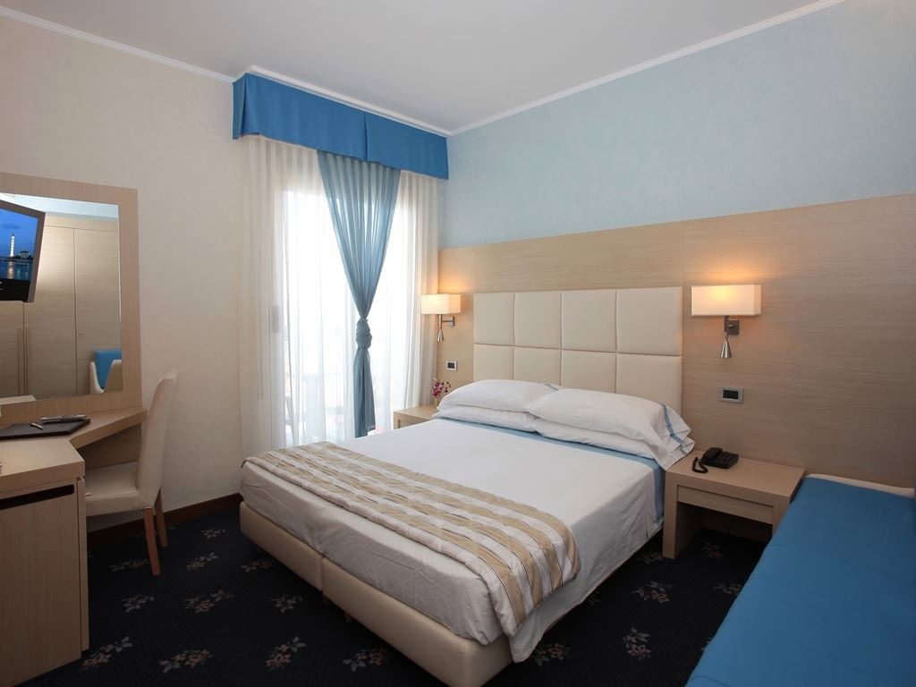 rooms-stella-maris-room-partial-sea-view