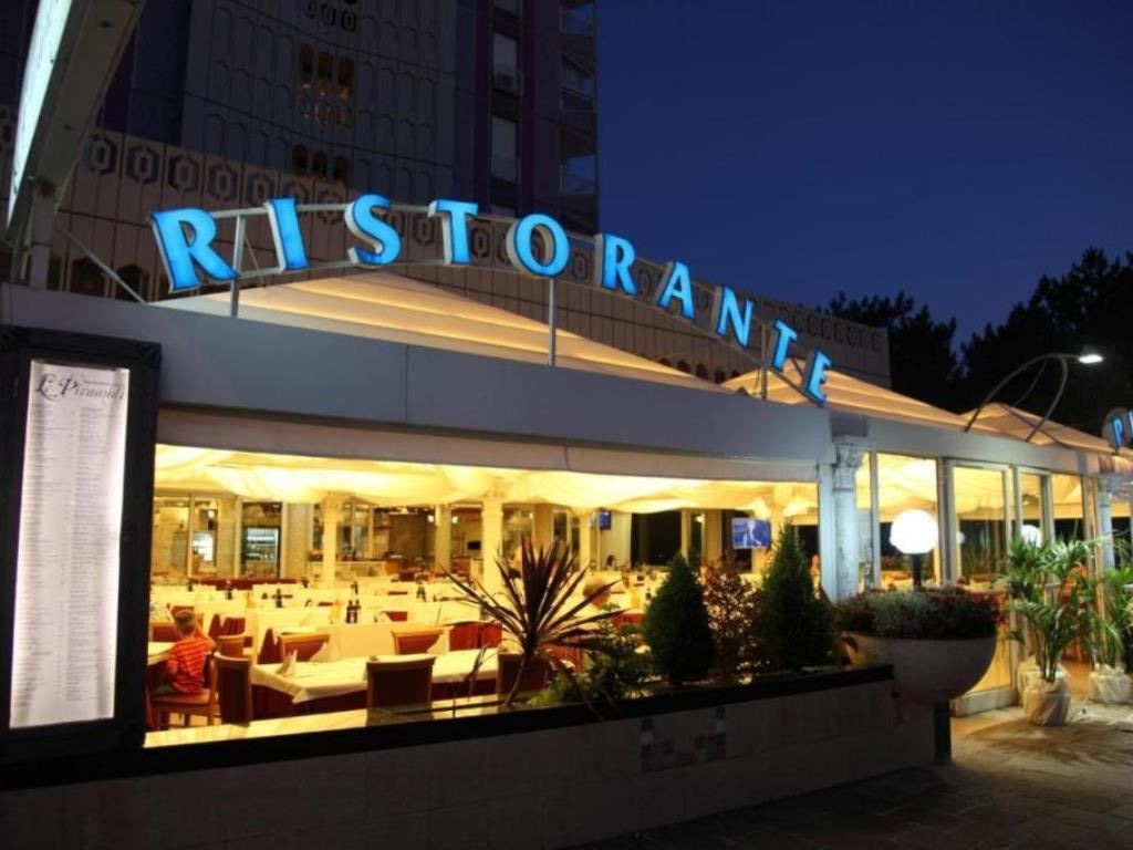 restaurants-restaurant