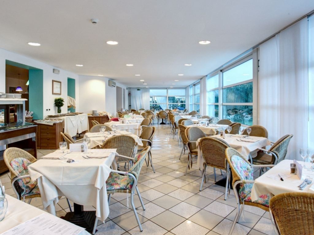 restaurants-restaurant