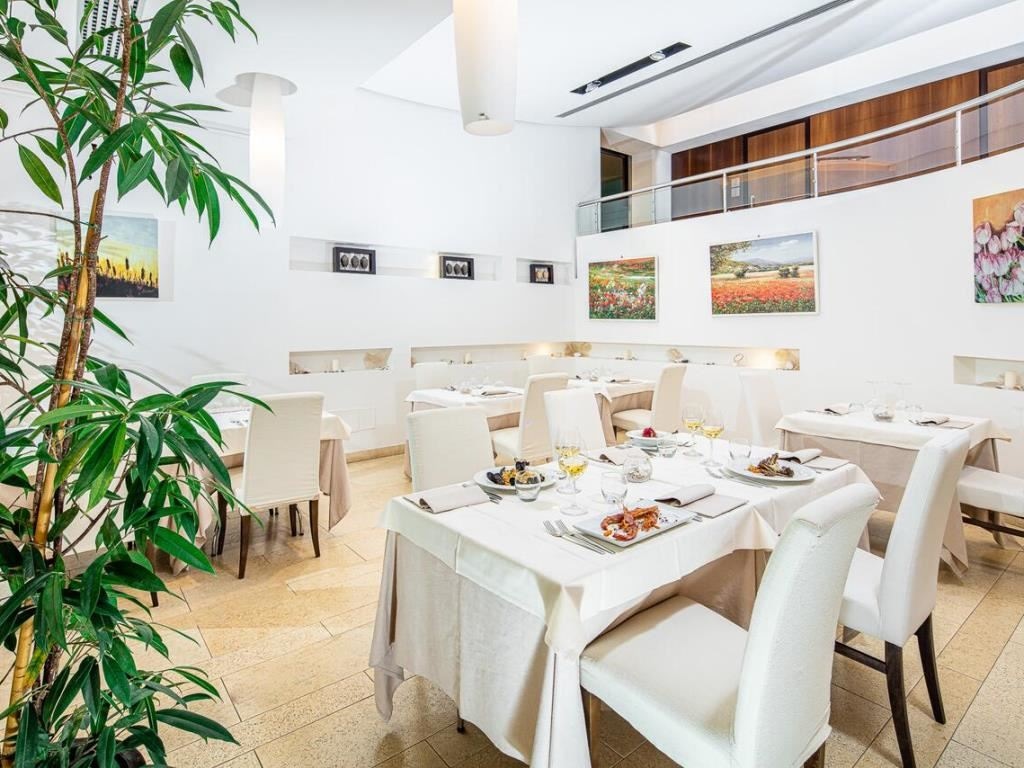 restaurants-restaurant