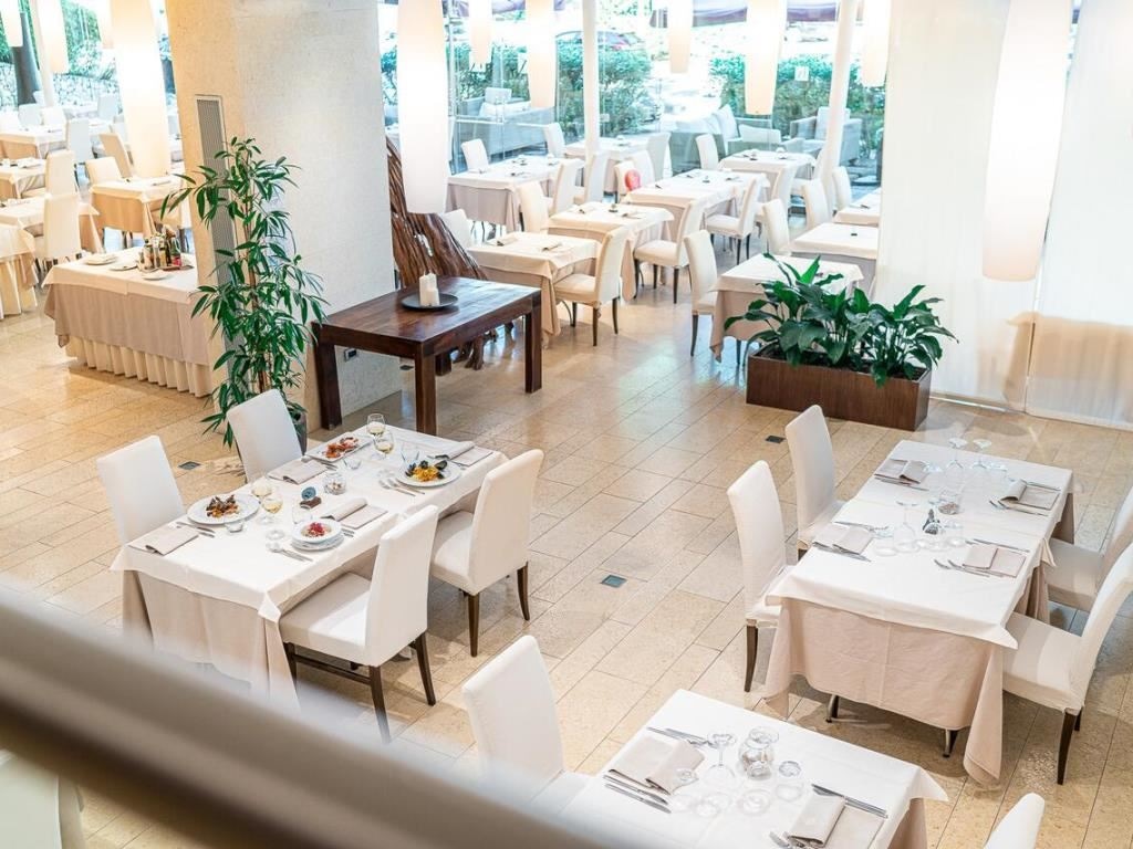 restaurants-restaurant