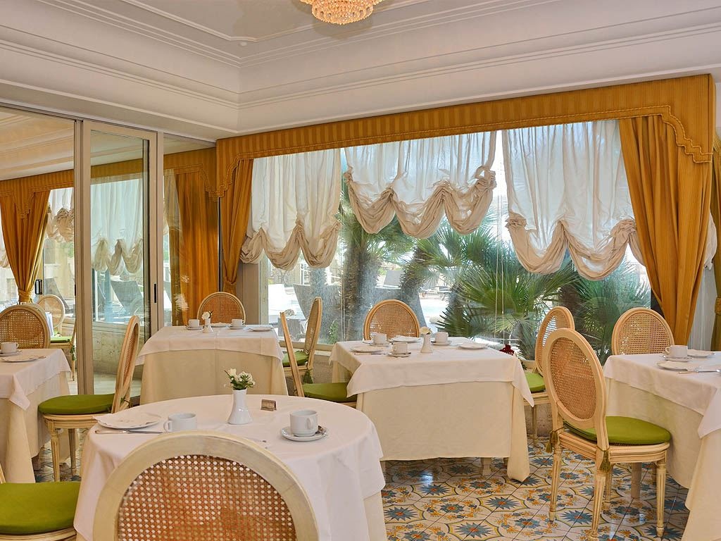 restaurants-restaurant