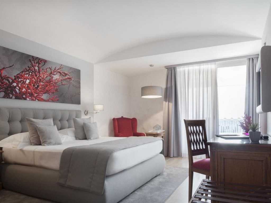 rooms-superior-room-frontal-sea-view-with-balcony-or-terrace