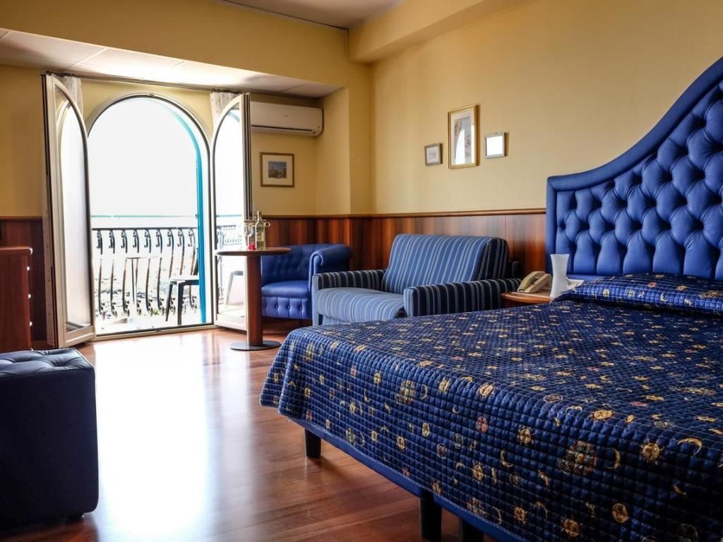 rooms-superior-room-sea-view-room-with-balcony-or-terrace