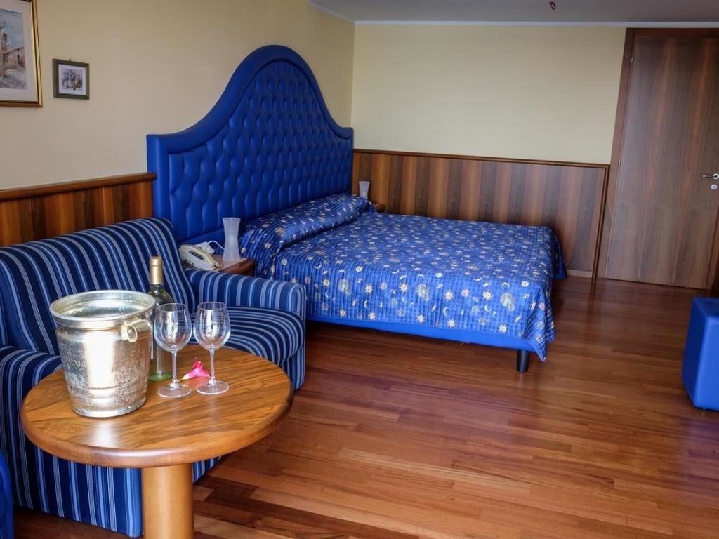 rooms-superior-room-sea-view-room-with-balcony-or-terrace