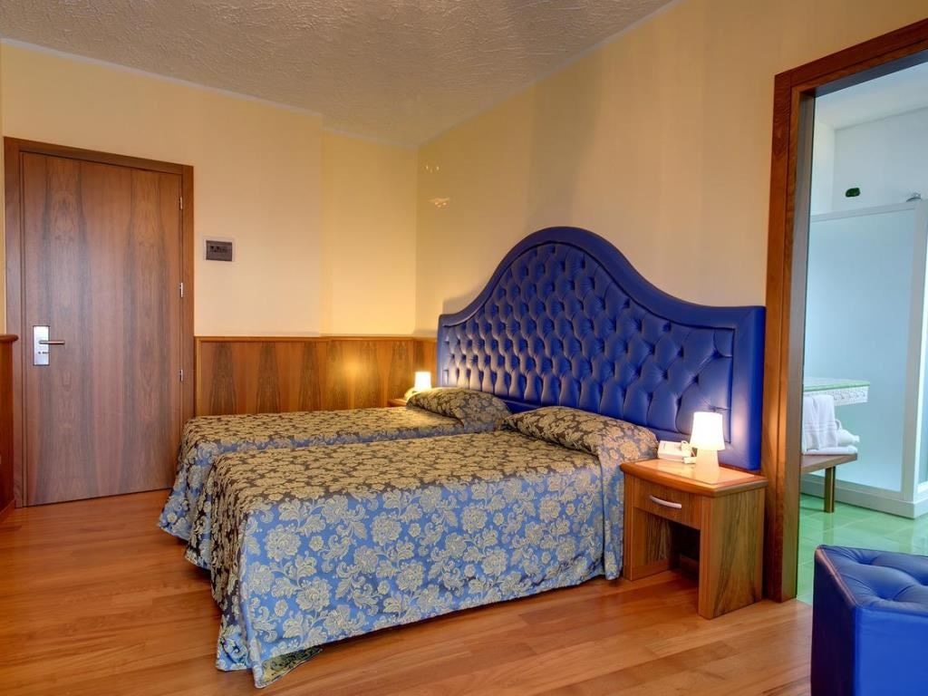 rooms-classic-room-garden-view-with-balcony-or-terrace