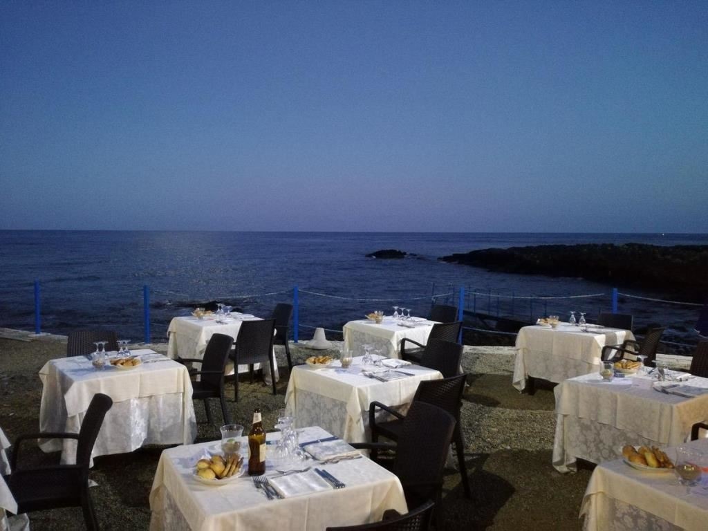 restaurants-restaurant