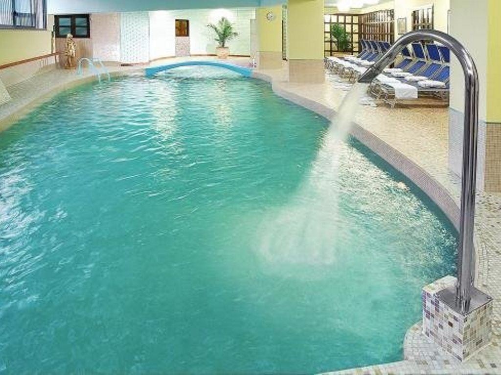 pools-indoor-pool