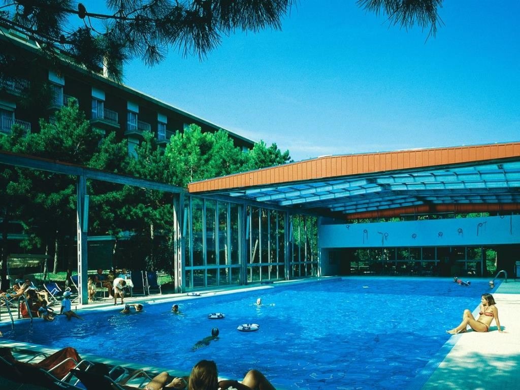 pools-outdoor--indoor-pool