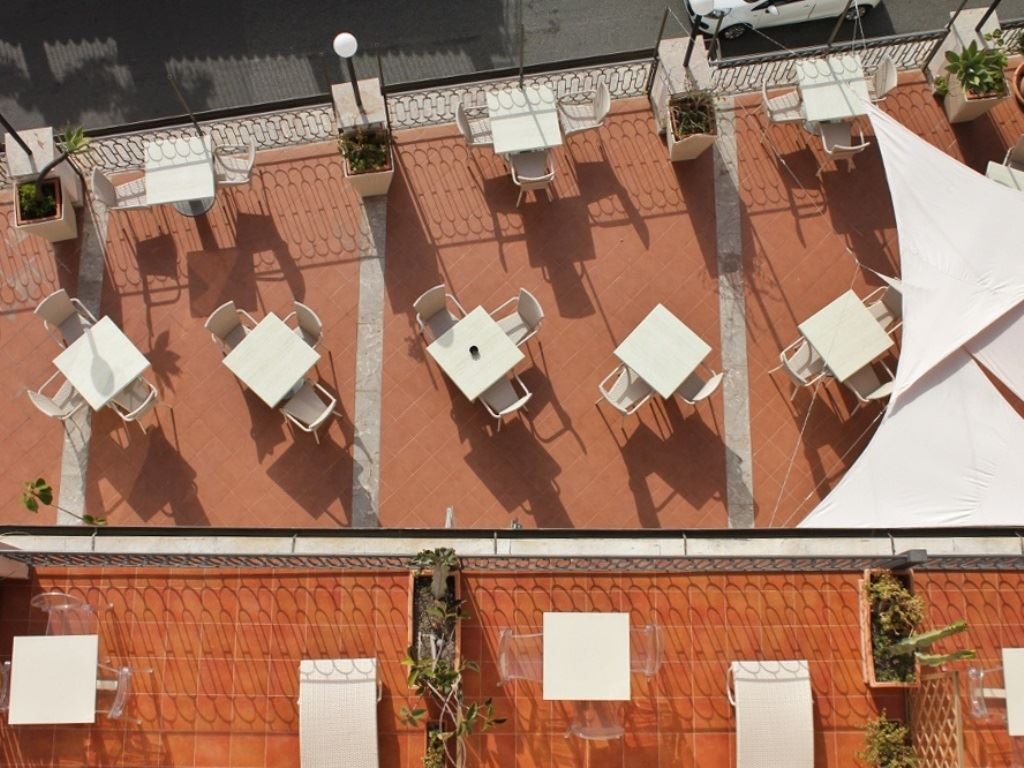 restaurants-restaurant