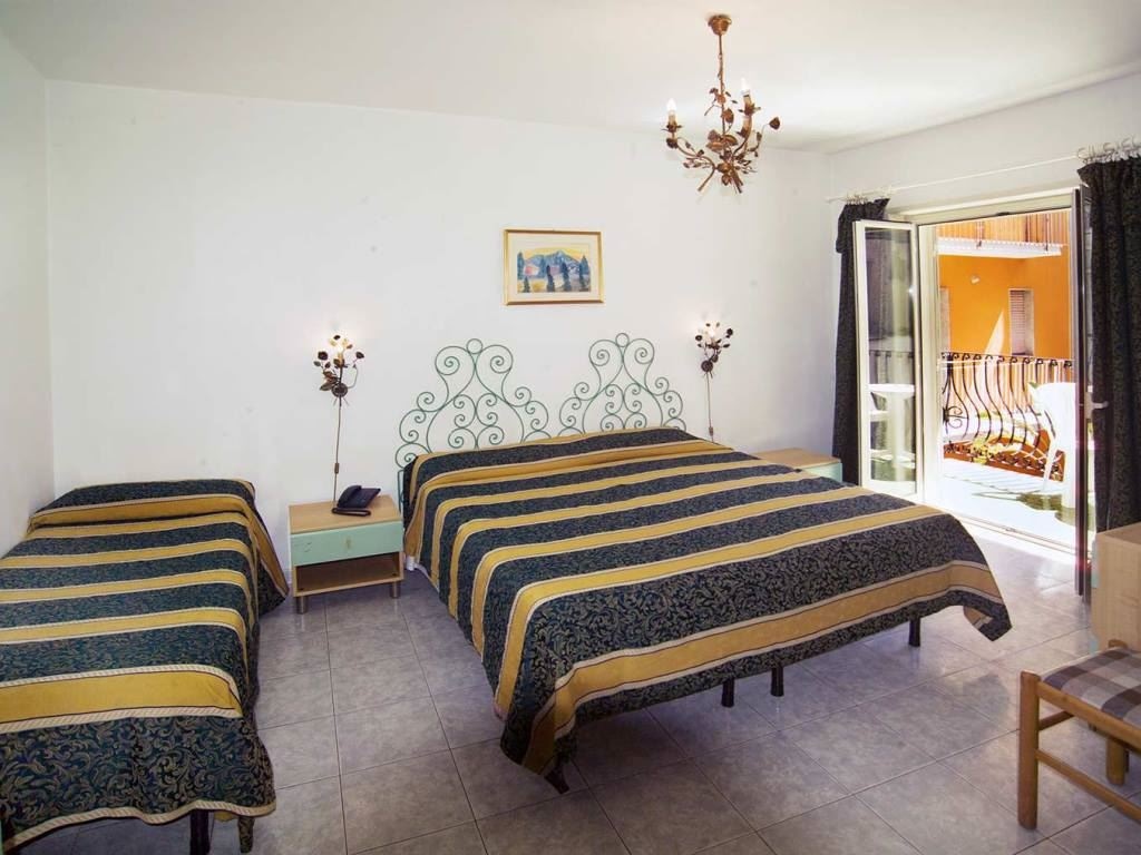 rooms-classic-room-4-pax