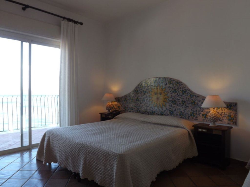 rooms-classic-room-with-balcony