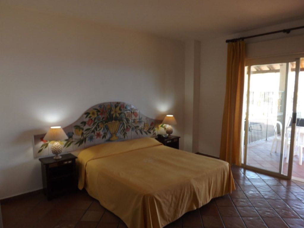 rooms-classic-room-with-balcony