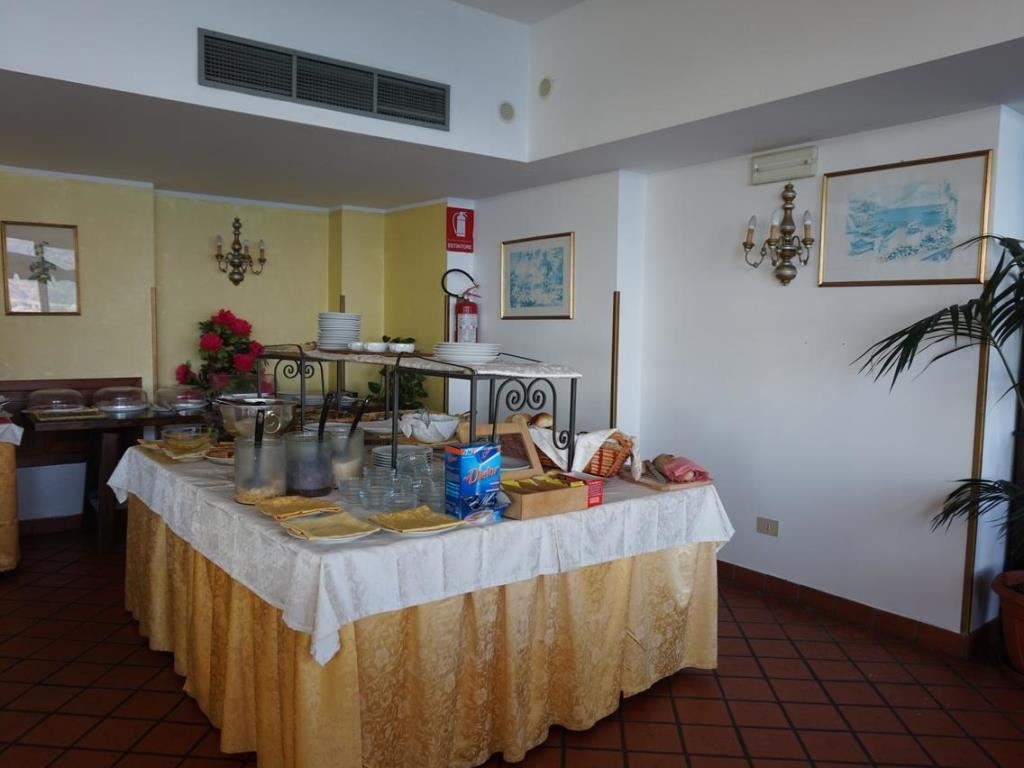 restaurants-restaurant