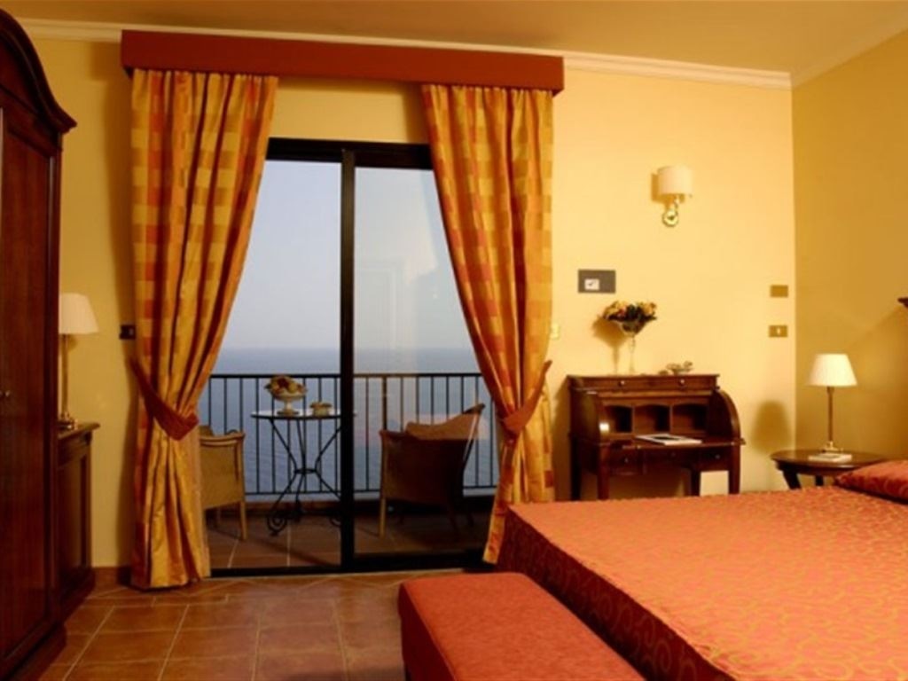 rooms-superior-room-with-balcony-or-terrace-sea-view