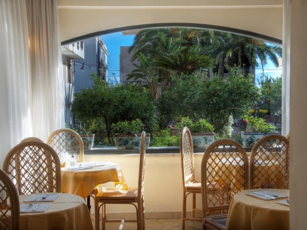 restaurants-breakfast-room