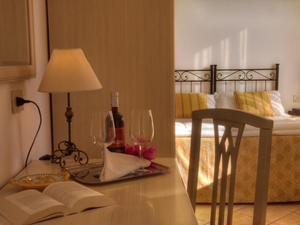 rooms-classic-room-with-balcony