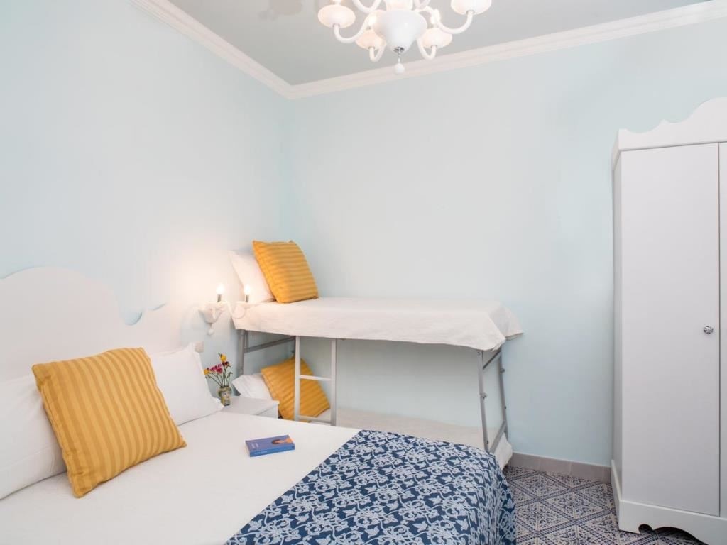 rooms-classic-room-lateral-sea-view-with-balcony-or-terrace