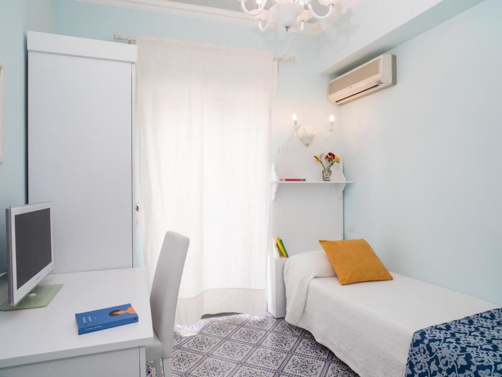 rooms-single-room-with-balcony-or-terrace