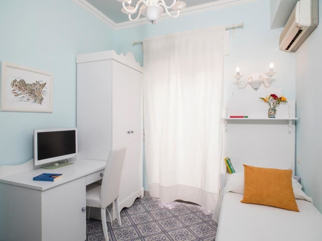rooms-single-room-with-balcony-or-terrace