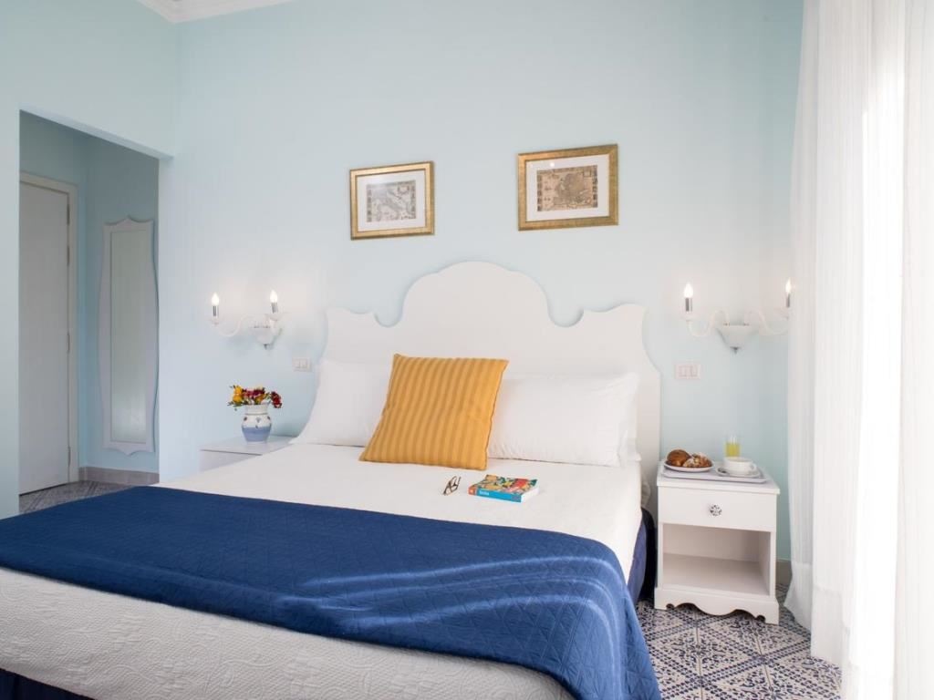 rooms-economy-room-with-balcony-or-terrace