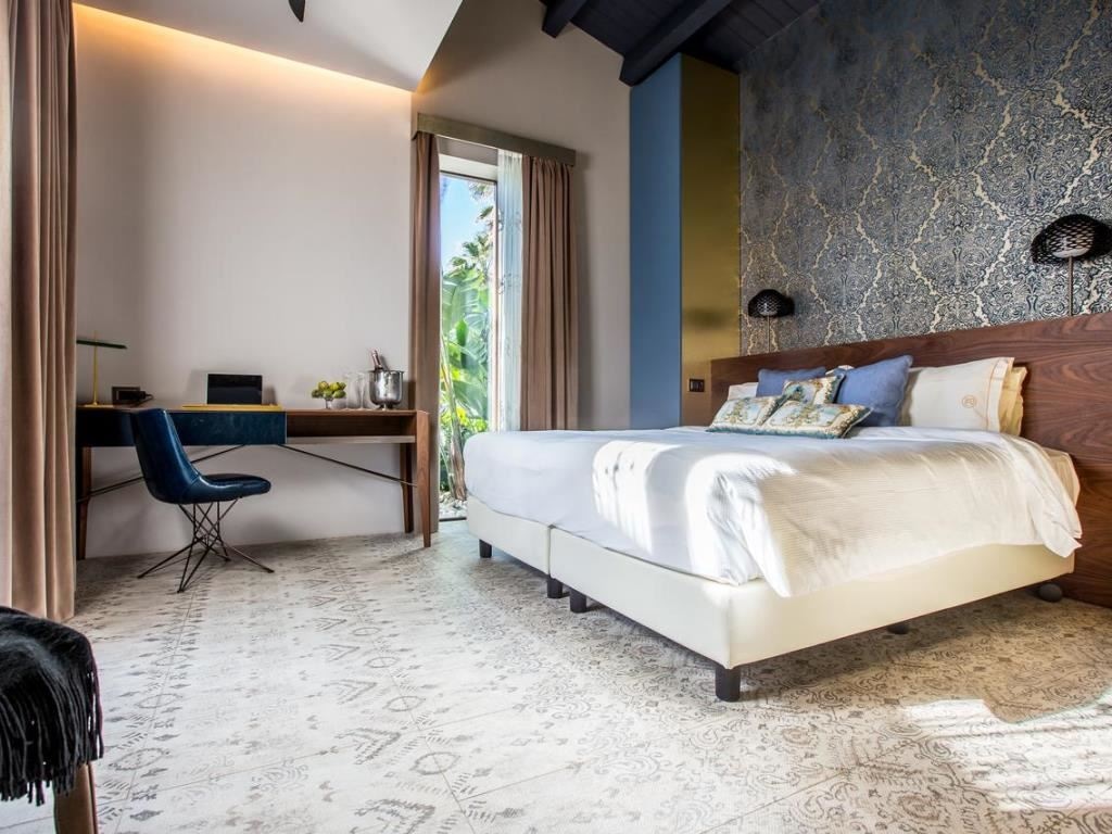 rooms-ortigia-room-sea-view-with-terrace