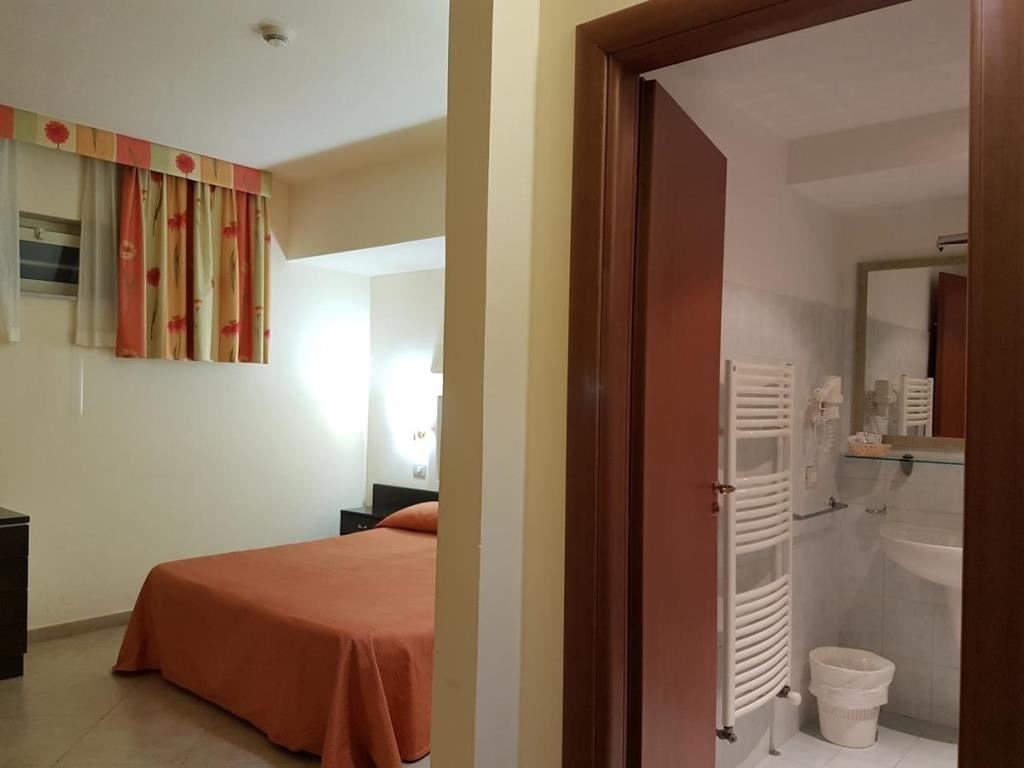 rooms-economy-room