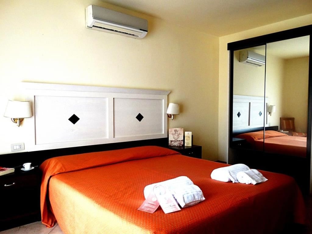 rooms-sea-view-room-with-balcony