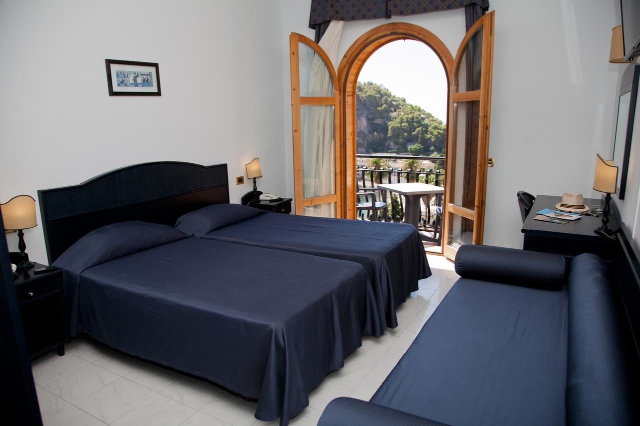 rooms-double-lateral-sea-view-room-with-balcony