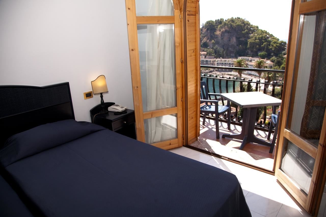 rooms-double-lateral-sea-view-room-with-balcony