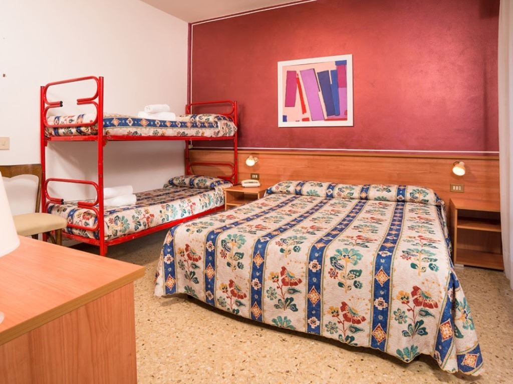 rooms-standard-room-balcony-side-sea-view