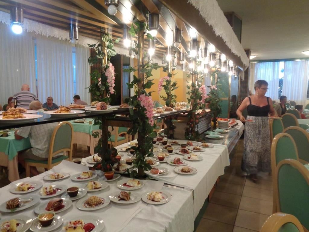 restaurants-restaurant