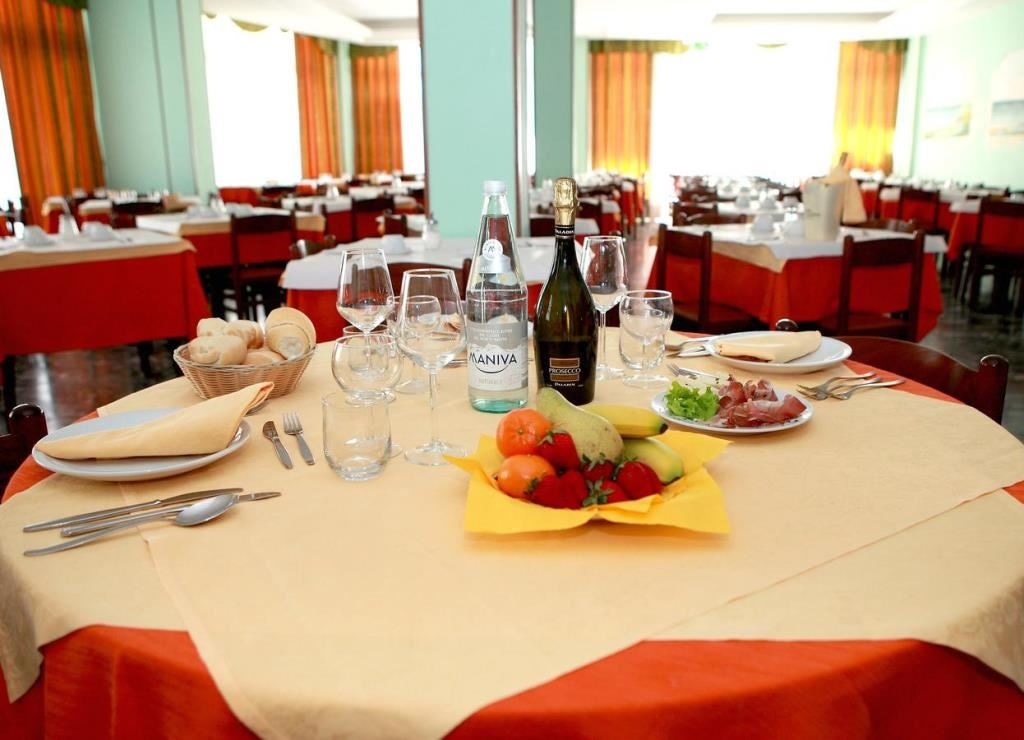 restaurants-restaurant