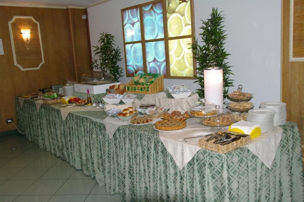 restaurants-restaurant