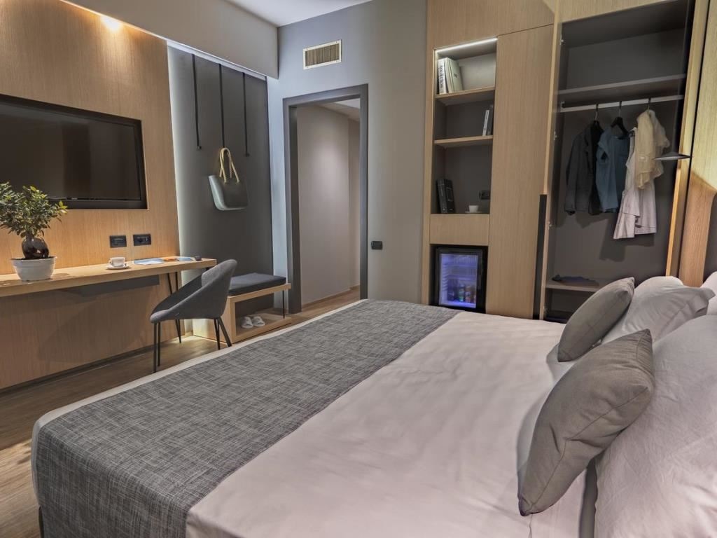 rooms-superior-room-sea-view-balcony