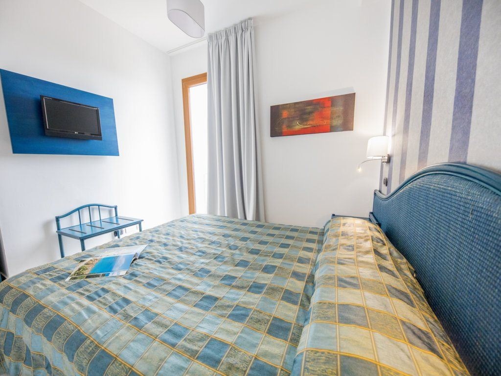 rooms-sea-view-room-with-balcony