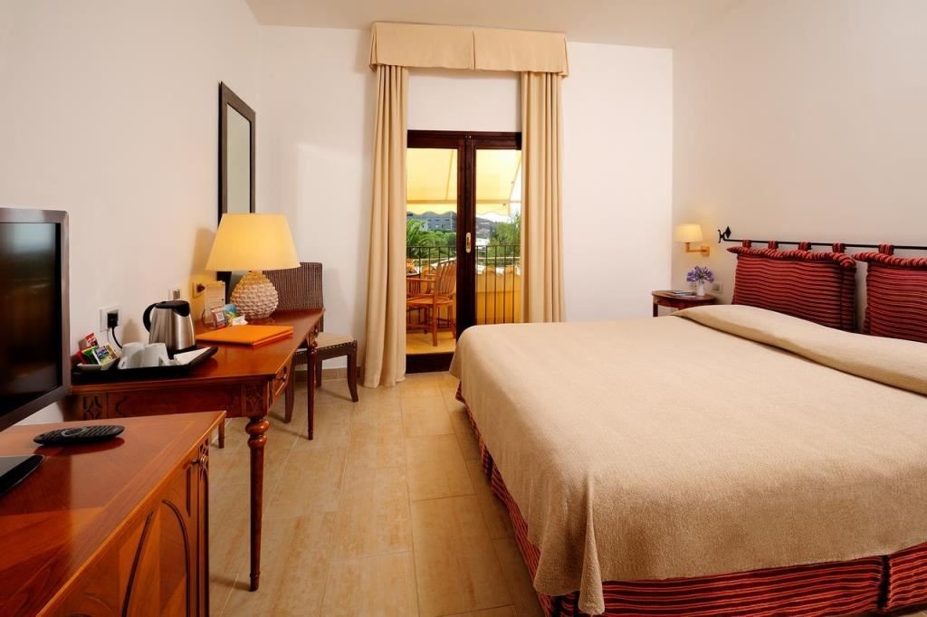 rooms-prestige-room-frontal-sea-view-with-balcony