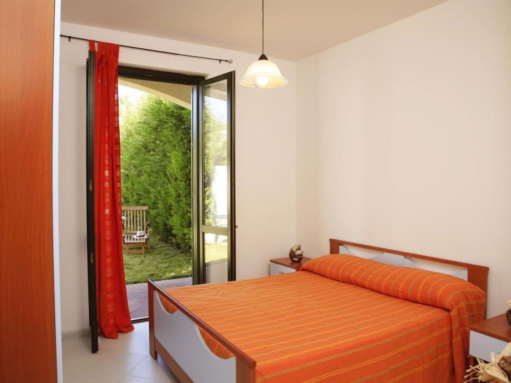 rooms-one-bedroom-with-kitchenette-and-patio